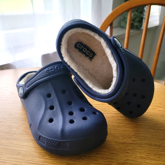 blue crocs size 11